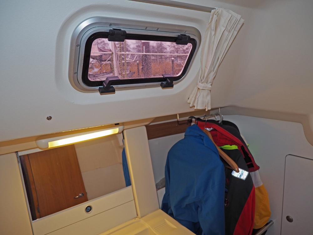 Saloon, Accommodation